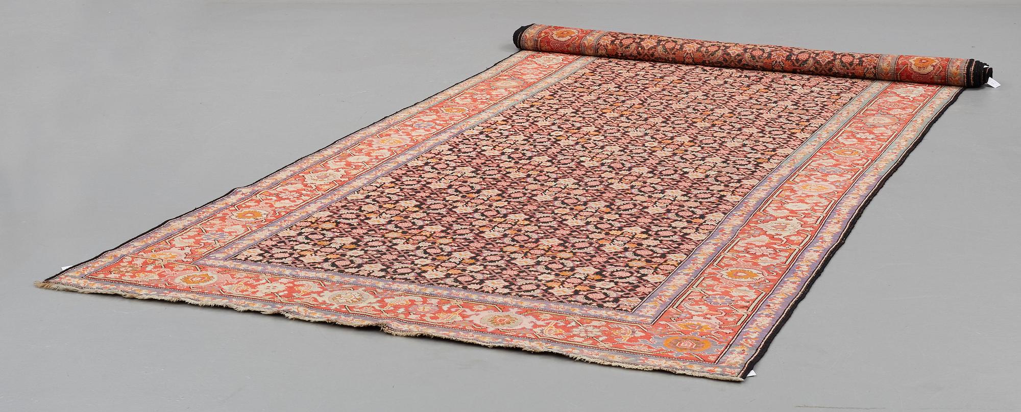 MATTO, an antique Karabakh kelly, ca 575,5 x 209 cm.