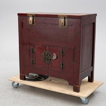 A dresser/cabinet, China, 20th century.