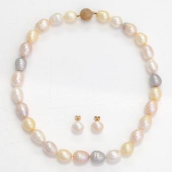 Pärlcollier och örhängen, odlade pärlor och 14K guld.