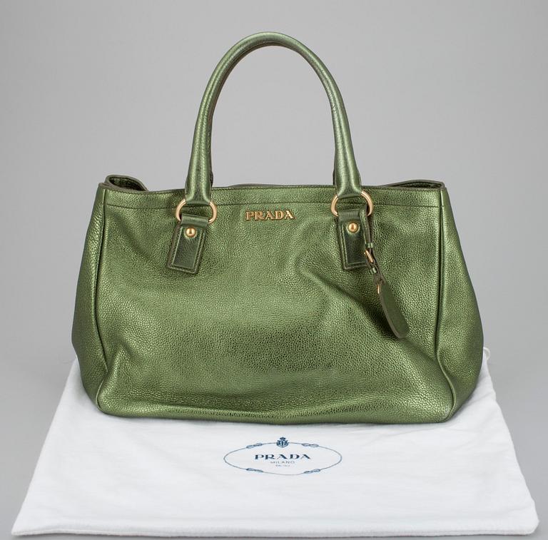 VÄSKA, Prada, i originaldustbag.