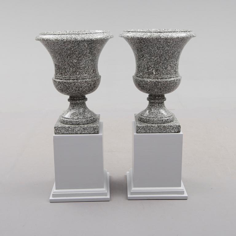 URNOR, 1 par, granitell, 1900-tal.
