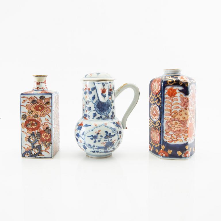 Flaska, Sake-flaska (Tokkuri) samt tillbringare Japan omkring 1900 porslin.