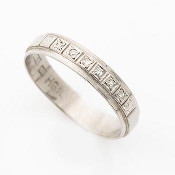 Ring halvallians 18K vitguld med små åttkantslipade diamanter.