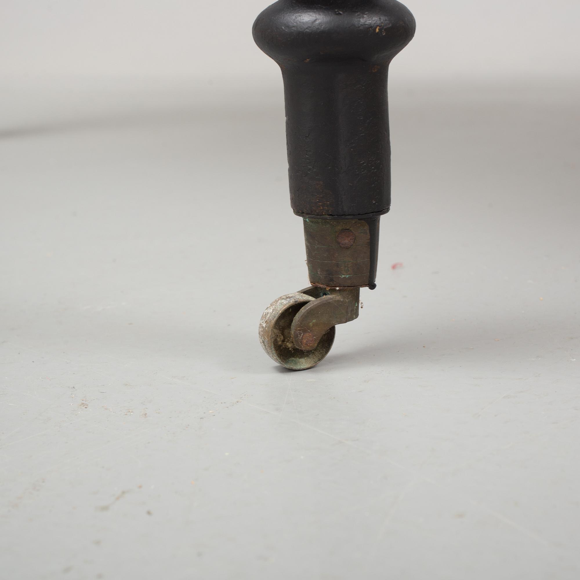 A mid 19th century dining table.