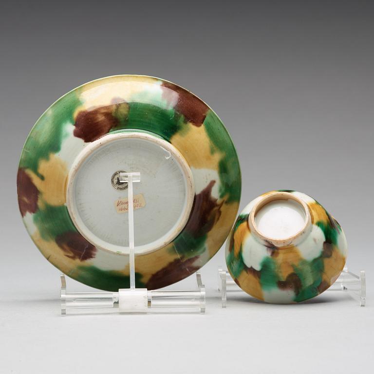 KOPP med FAT, porslin. Qingdynastin, Kangxi (1662-1722).