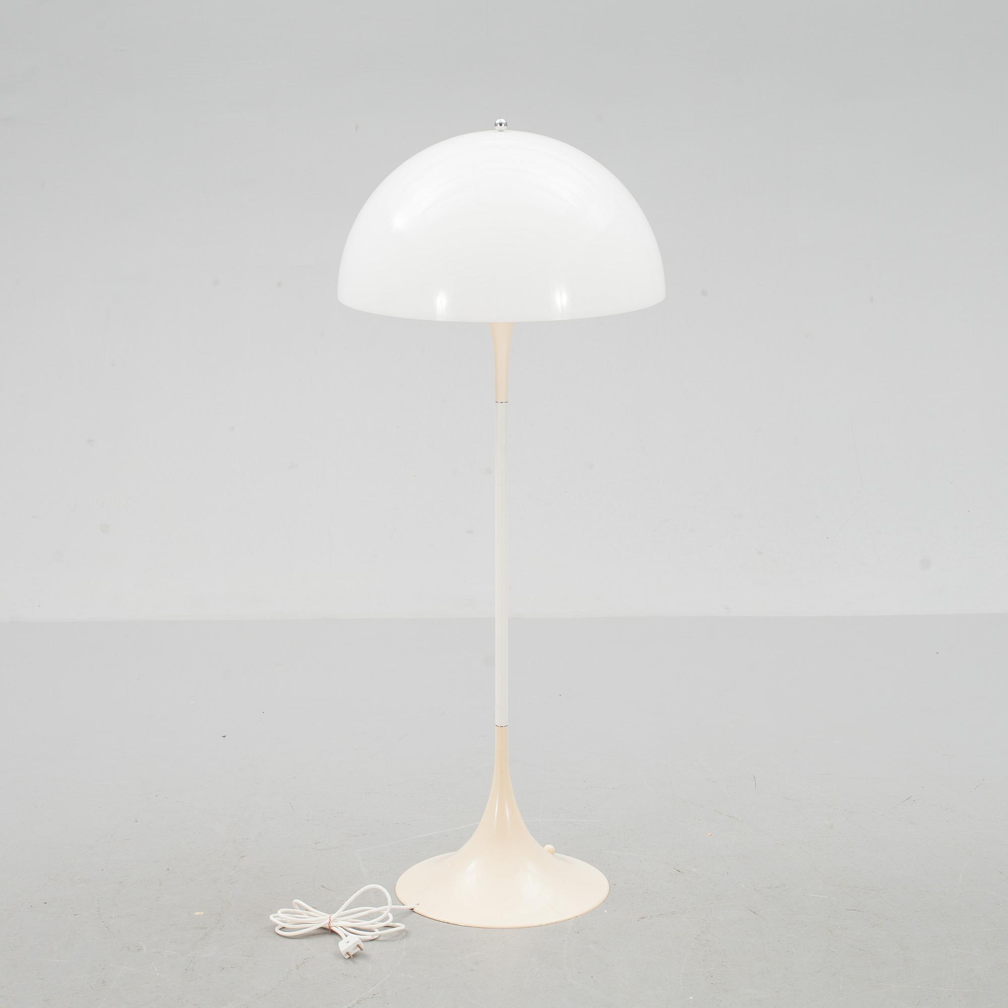 GOLVLAMPA, "Panthella", Verner Panton, för Louis Poulsen. 1900-talets andra hälft.