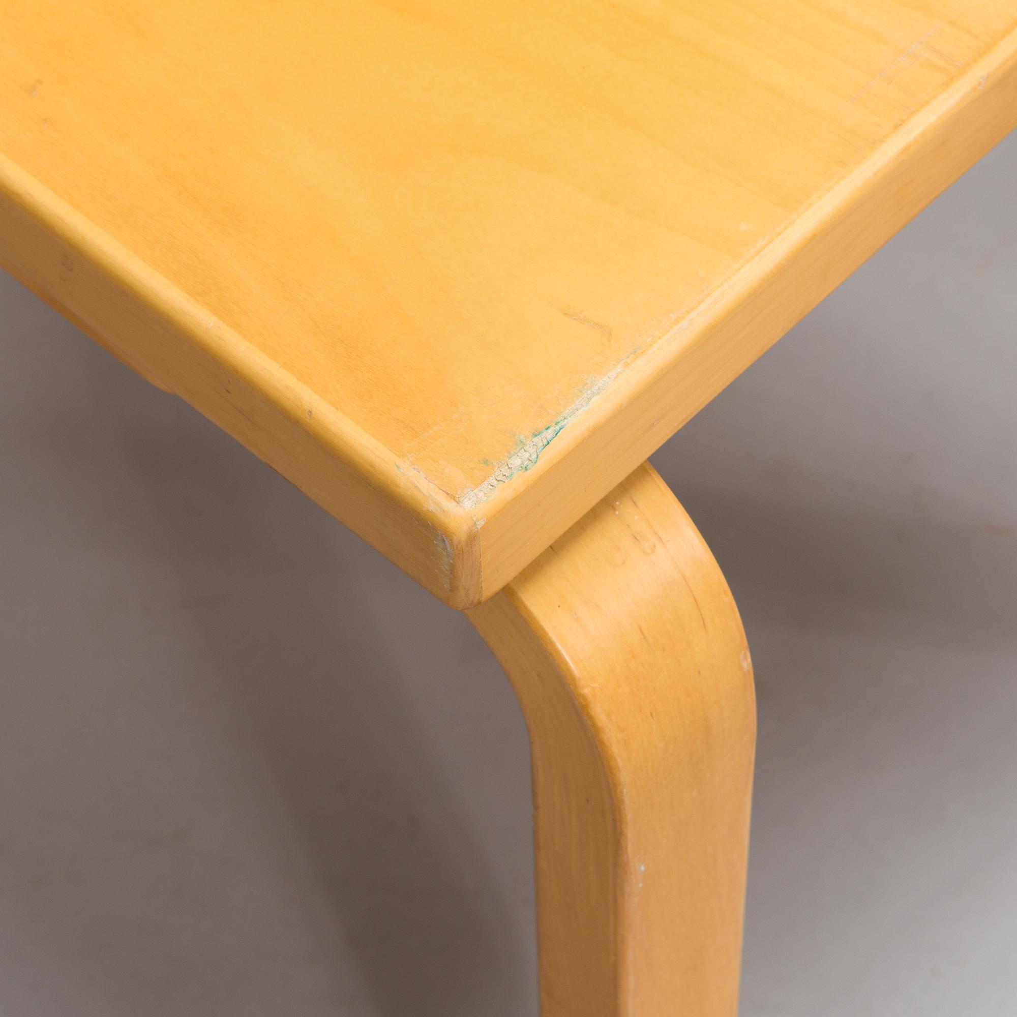 Alvar Aalto, sarjapöytä, 3 osaa, Artek 1900-luvun loppupuoli.