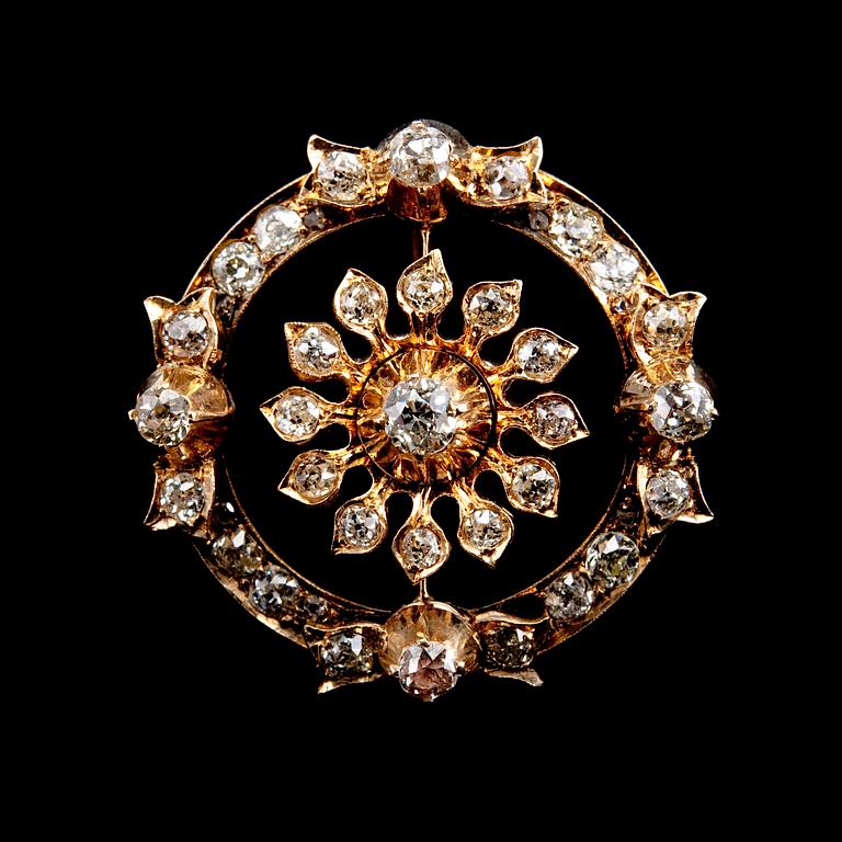 BROOCH, 33 old cut diamonds c. 3.30 ct.