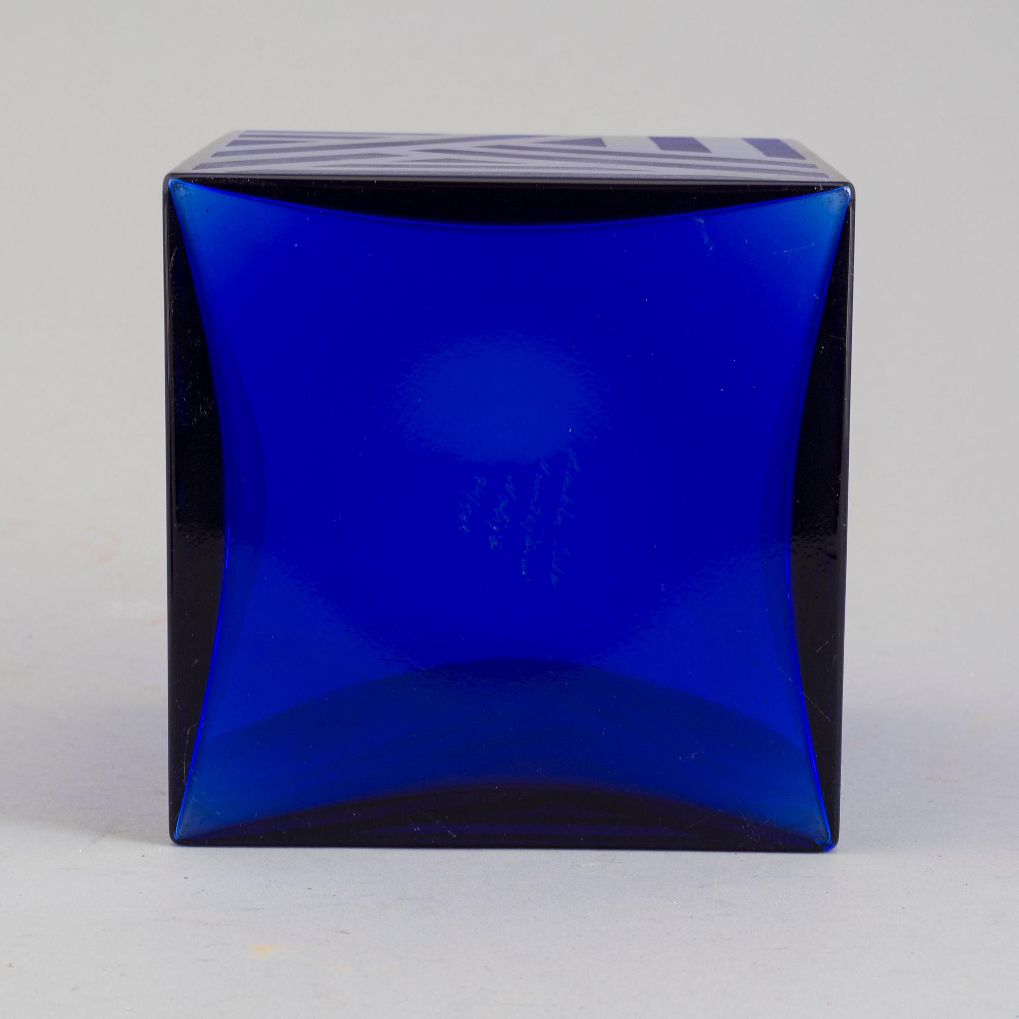 A 'Sininen blue' glass box by Markku Salo, Nuutajärvi, Notsjö, Finland, numbered 74/500.