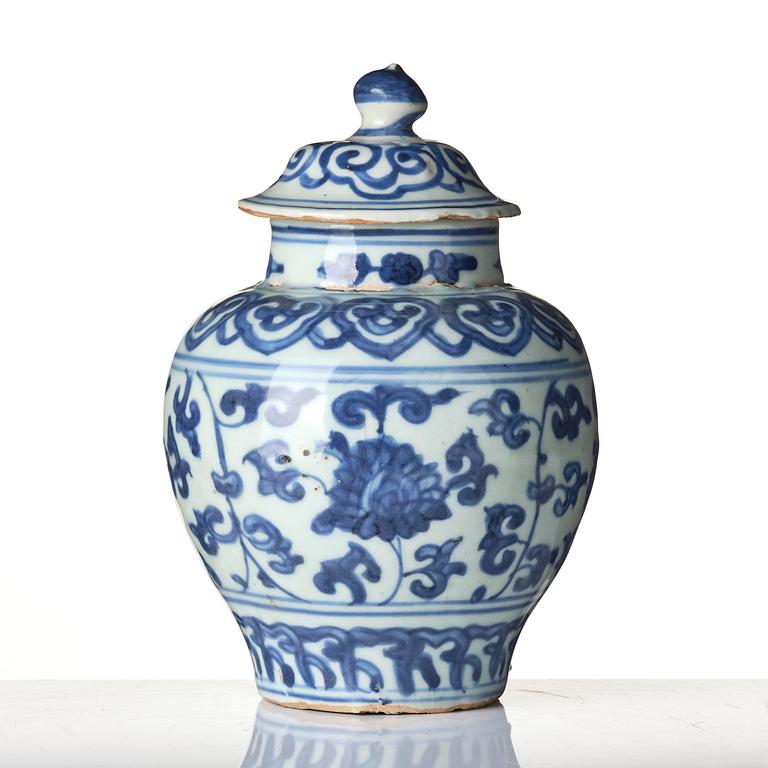 A blue and white jar, Ming dynasty, Jiajing (1522-1566).