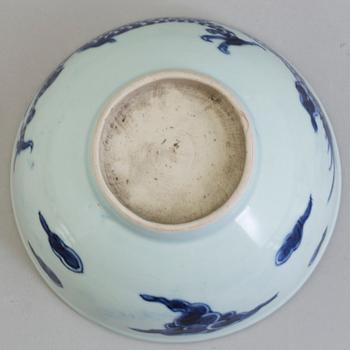 A blue and white bowl, Qing dynasty, late 18th Century.