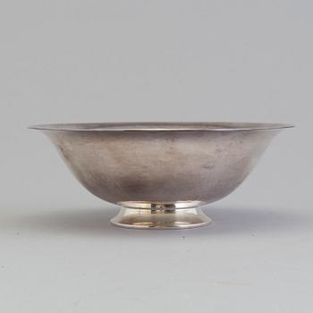 HARALD NIELSEN, a silver bowl from Georg Jensen, Denmark.