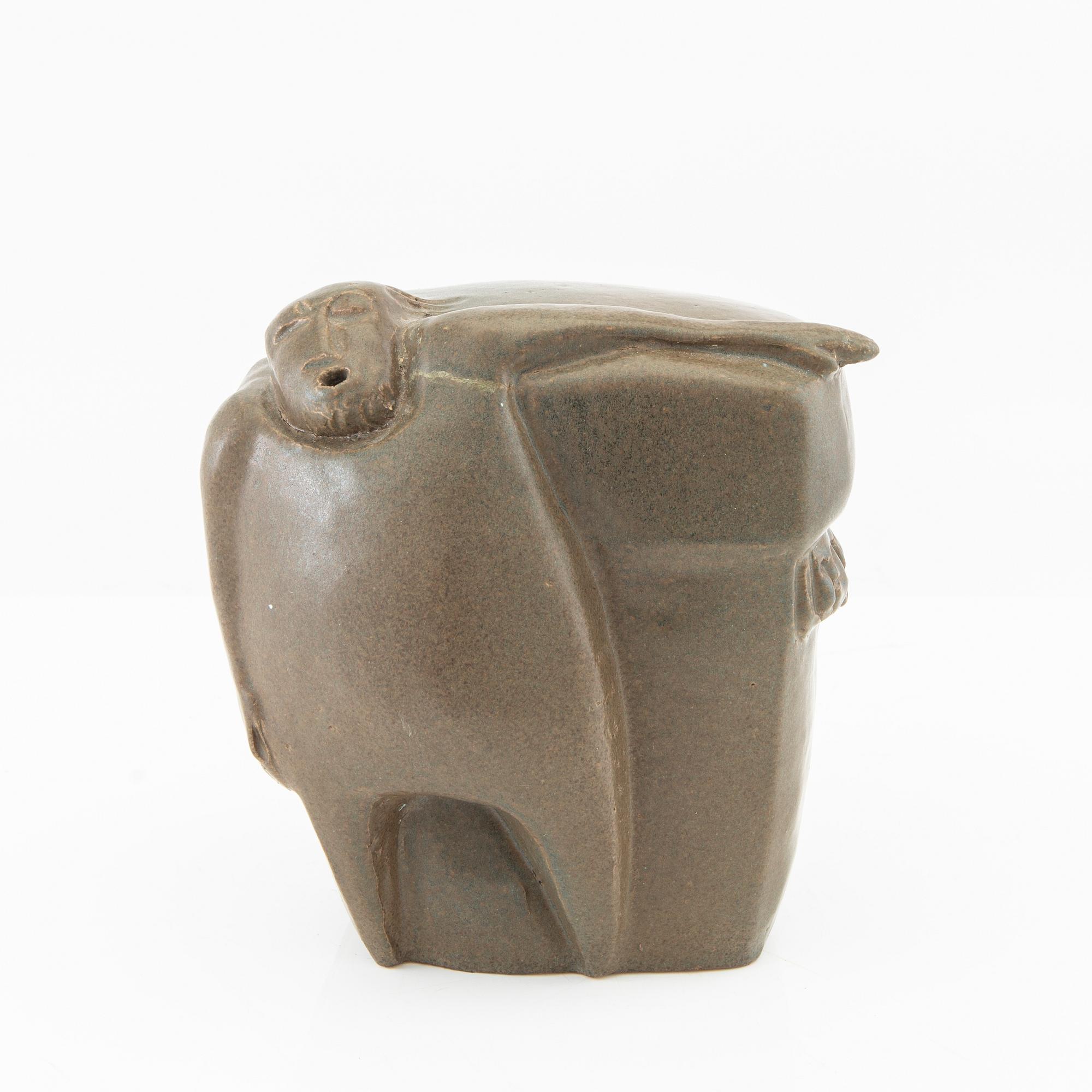 Åke Holm,  figurin signerad stengods.