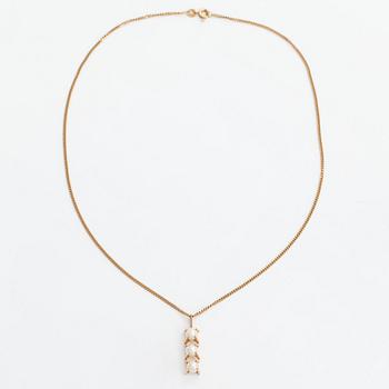 Elis Kauppi, Hänge 14K guld med odlade pärlor, Kupittaan kulta, Åbo och kedja, 14K.