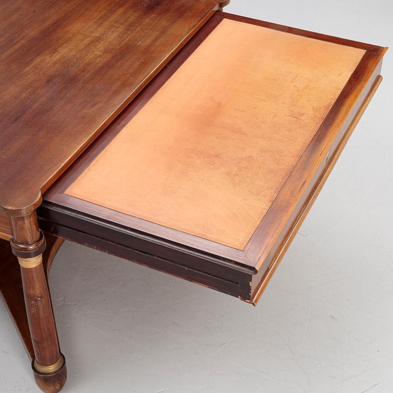 Skrivbord. Empirestil, omkring 1900.