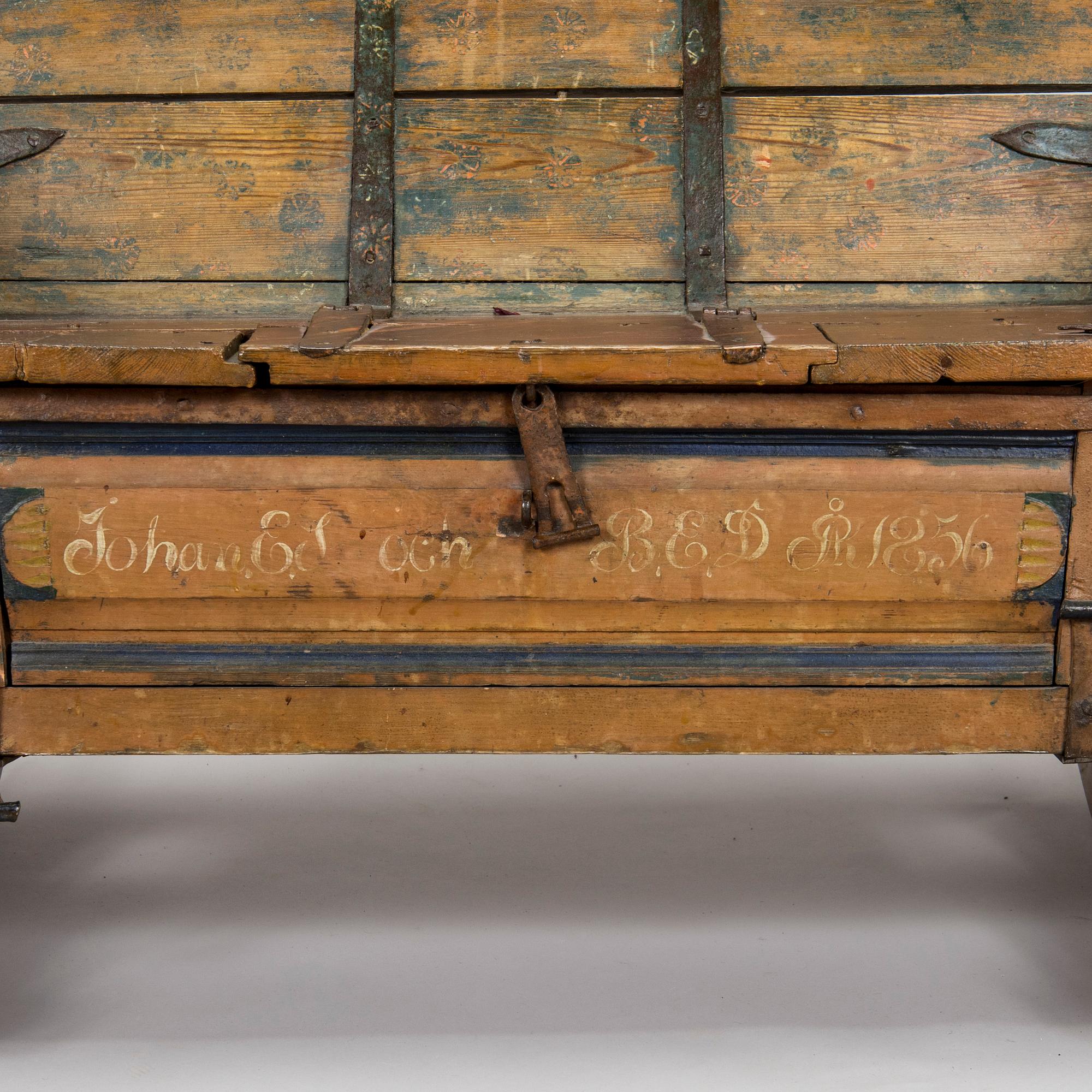 A 19th-century wooden sleigh.