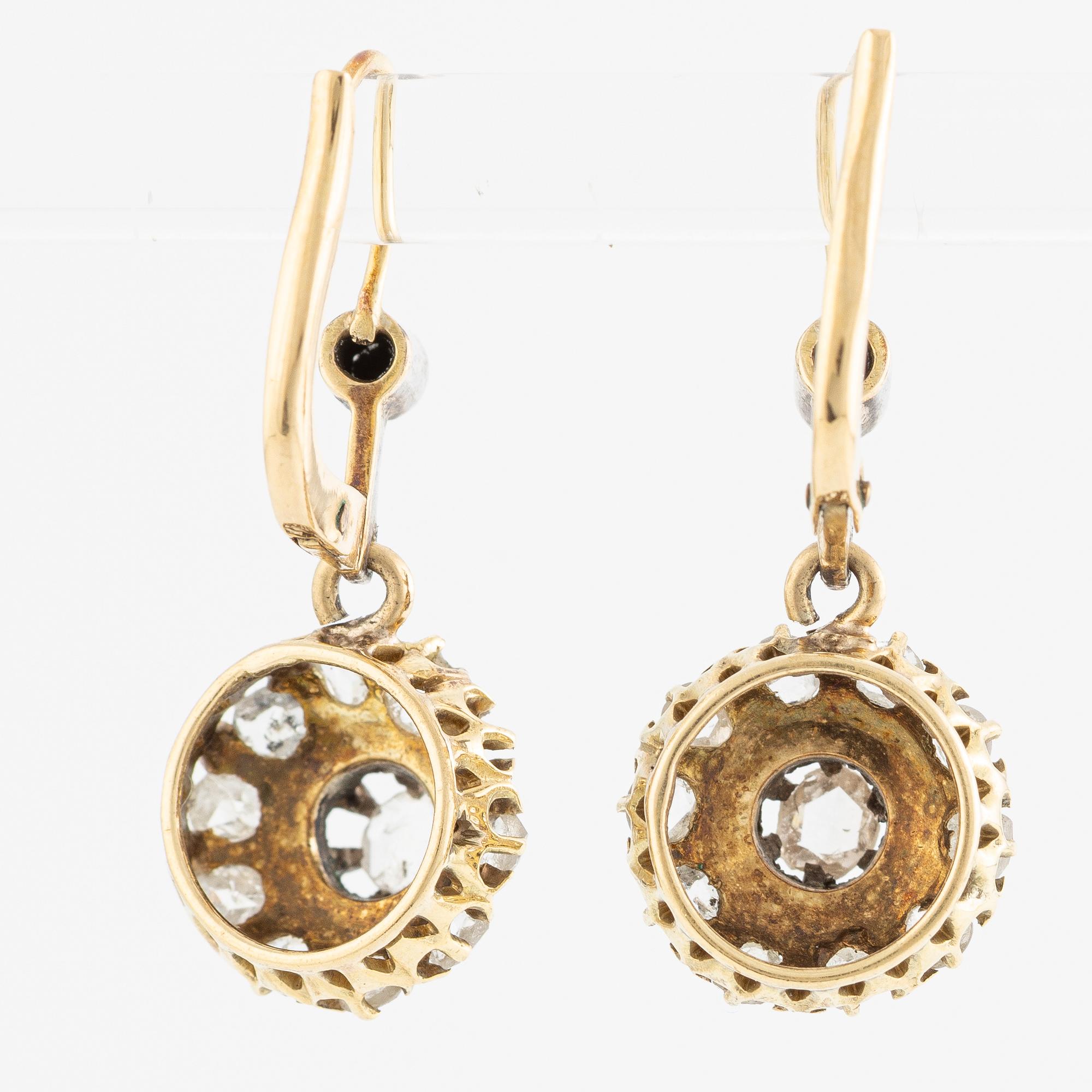 Earrings, a pair, 18K gold with rose-cut diamonds.
