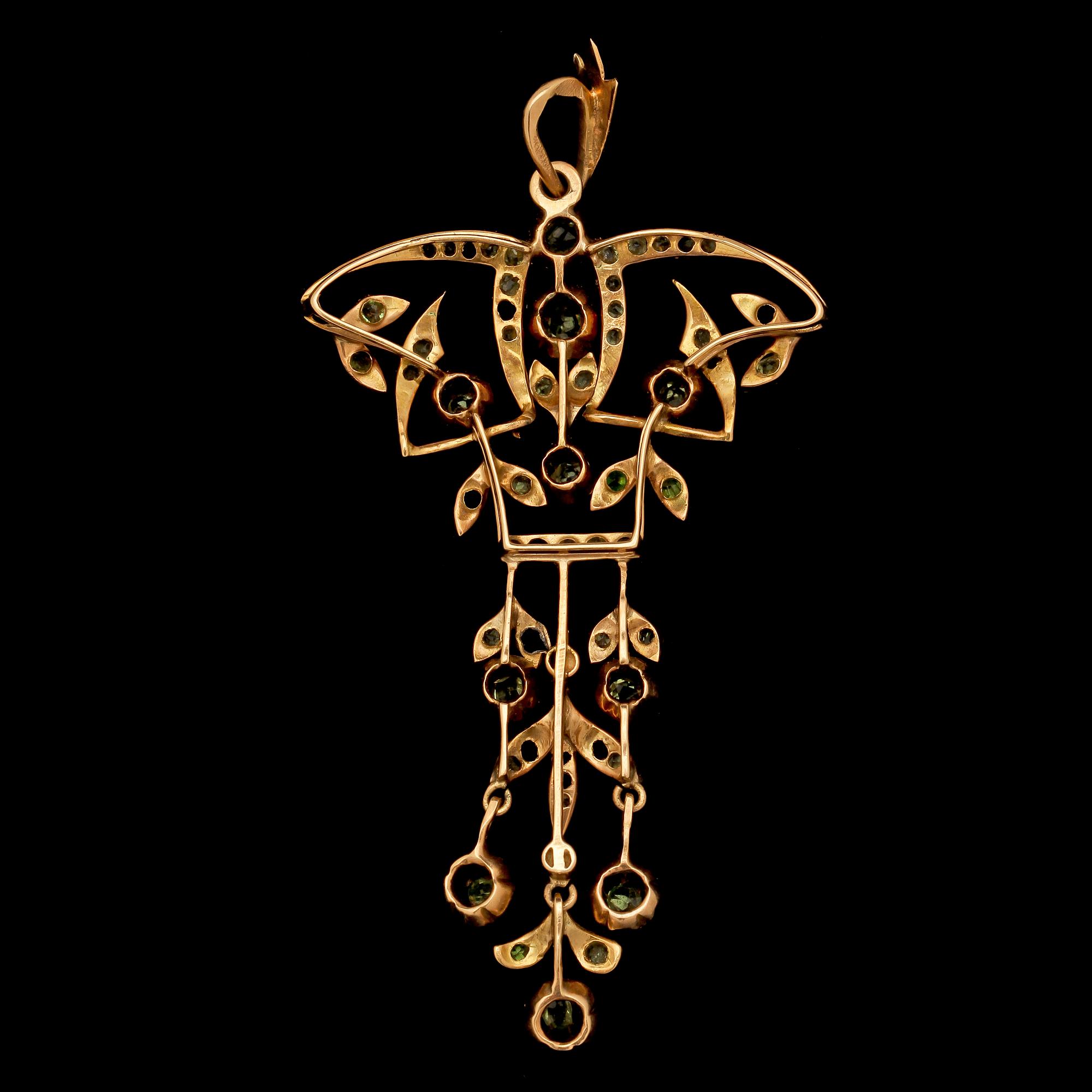 HÄNGE, 14k guld samt fasettslipade gröna syntetiska stenar, 1900-tal. Vikt 7 g.