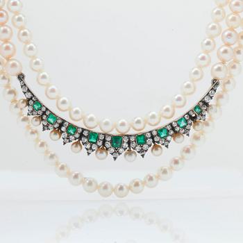A 3-strand cultured pearl necklace with an emerald, cultured pearl and diamond brooch.