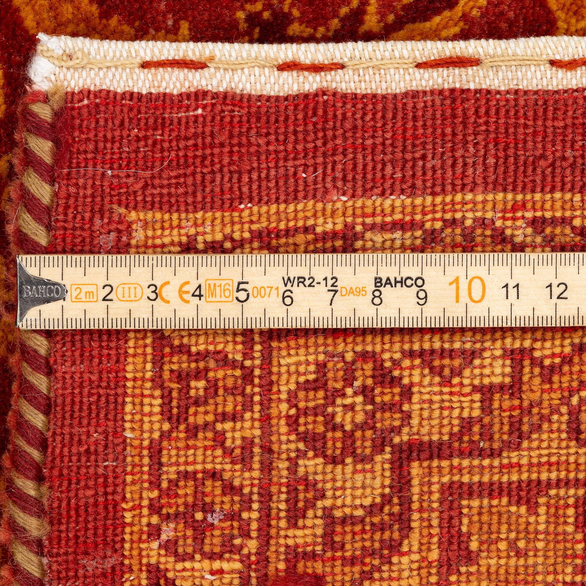 A carpet from Northern India / Pakistan, c, 290 x 200 cm.