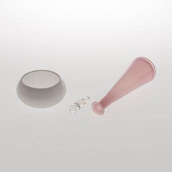 NANNY STILL, TULPALLINEN PULLO, "Tzarina", ja KULHO, lasia, signeeratut Nanny Still, Riihimäen Lasi Oy.