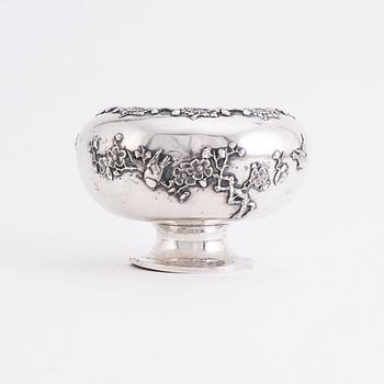 A Chinese silver bowl, mark LC & Co.