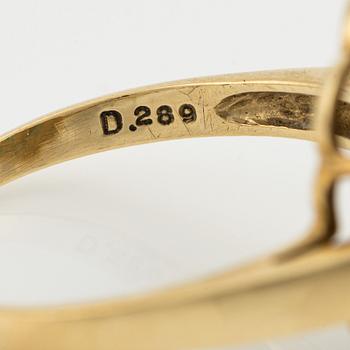 Ring, 18K guld med smaragder och briljantslipade diamanter.