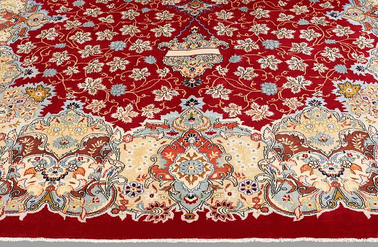 A CARPET, Royal keshan, ca 417 x 290 cm.