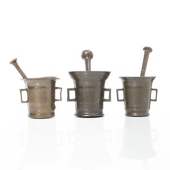 A set of three brass mortars with pestles, later part 18th century / early 19th century.