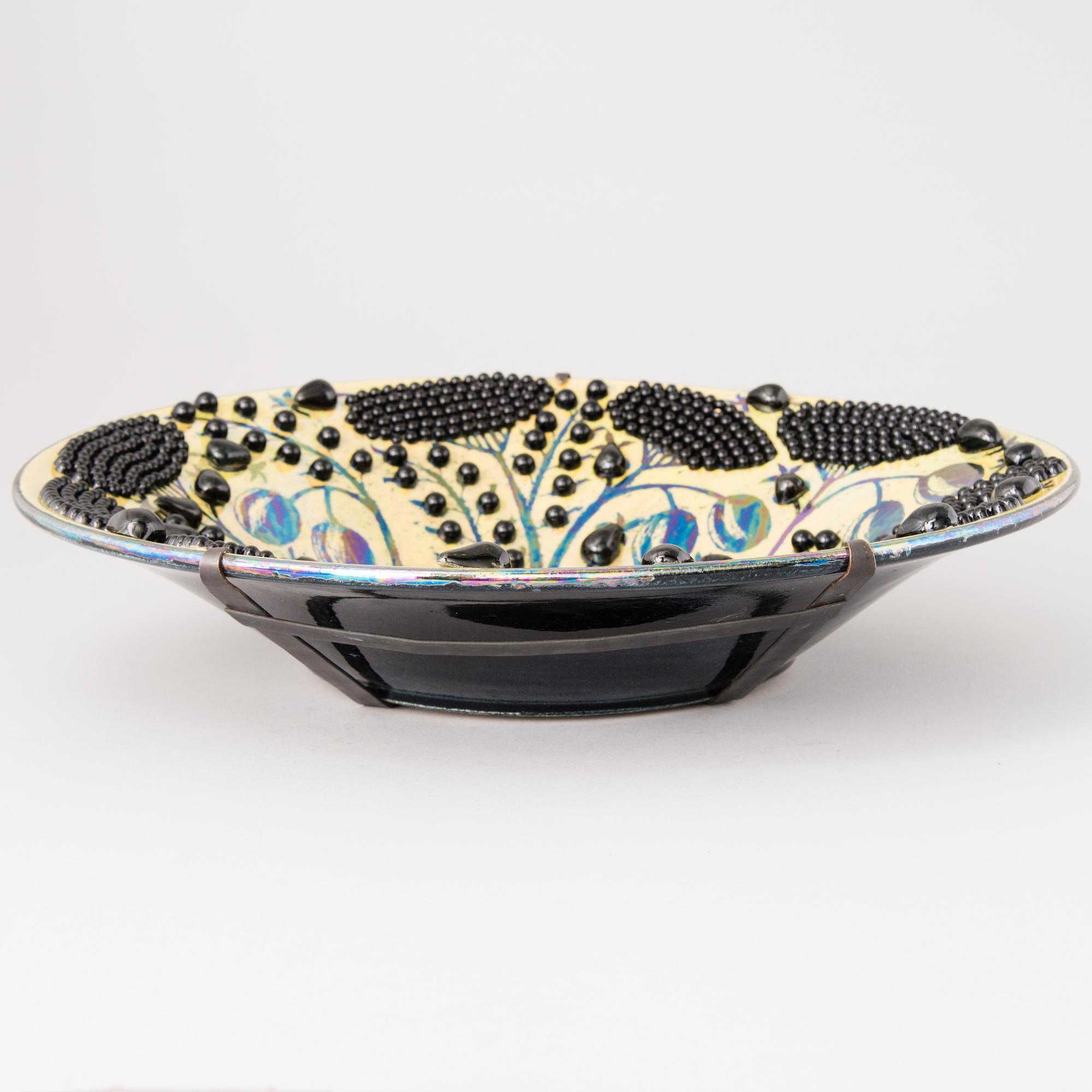 BIRGER KAIPIAINEN, a decorative dish signed Kaipiainen Arabia.