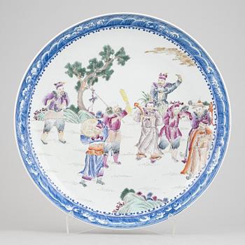 A large Chinese porcelain dish depicting the eight immortals, second half of the 20th century.