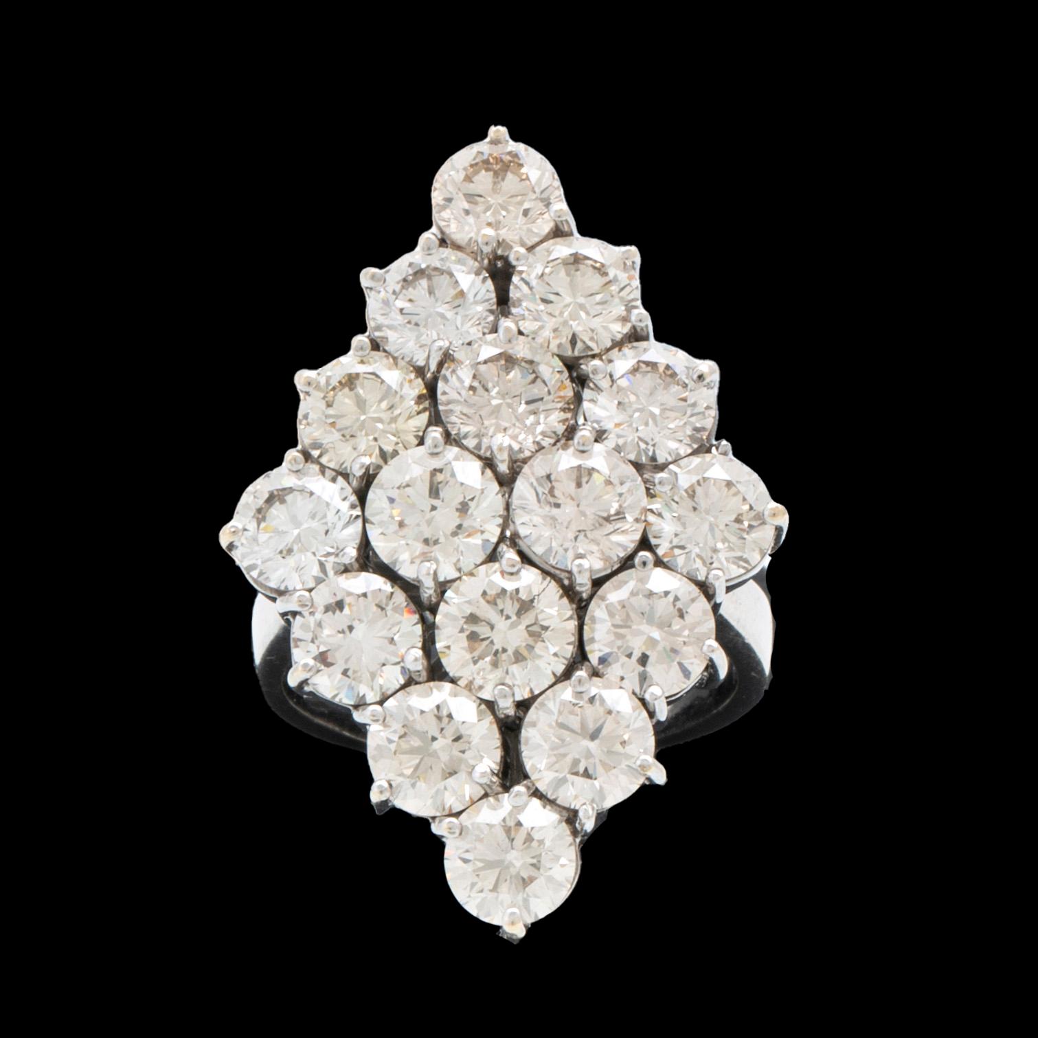 An 18K white gold and diamond ring, approx. 11.2 ct.