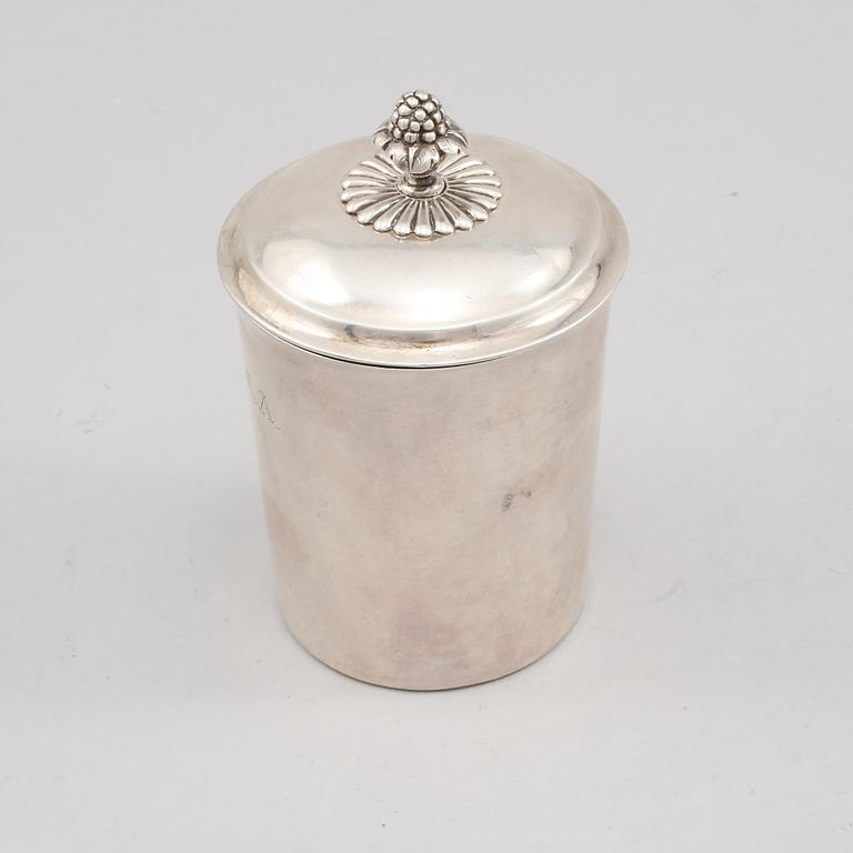 BÄGARE MED LOCK, silver, Gustaf Folcker, Stockholm, 1837. Vikt 200 gram.