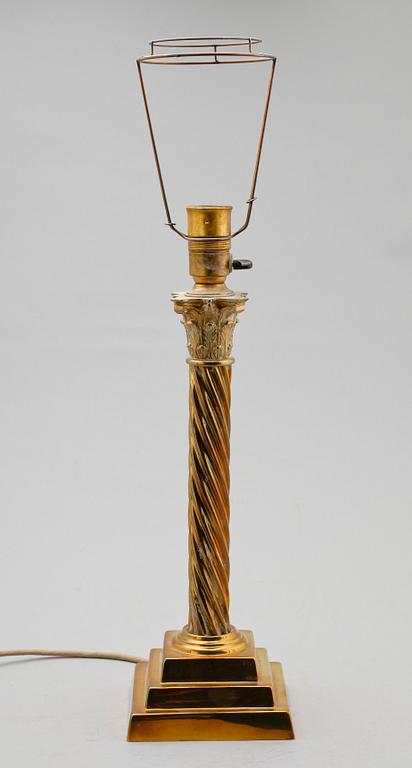 BORDSLAMPA, förgylld mässing, 1900-talets första hälft.