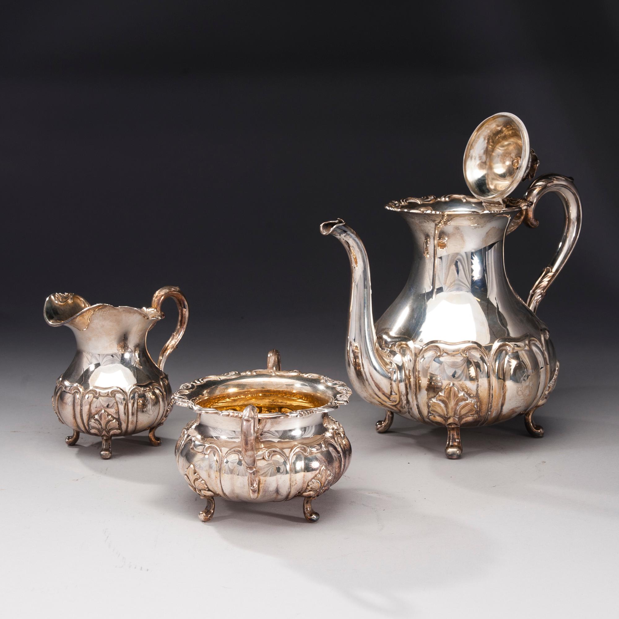 KAFFESERVIS, 3 delar, silver, rokokostil, Auran Kultaseppä, Åbo 1950. Totalvikt 1360 g.