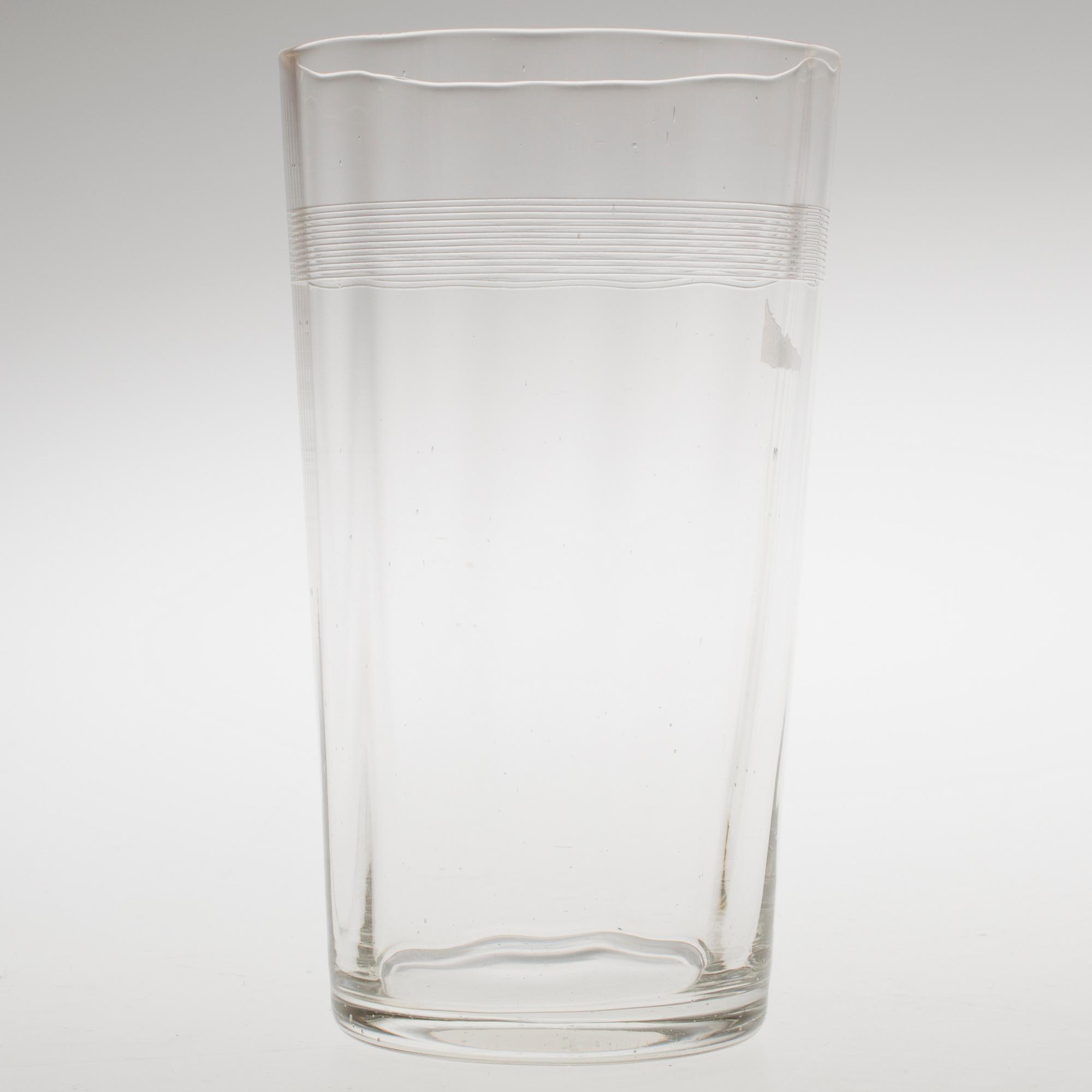 DELAR TILL GLASSERVIS, 15 delar, "Optio med bård", Kosta. Finns i priskurant för år 1896.