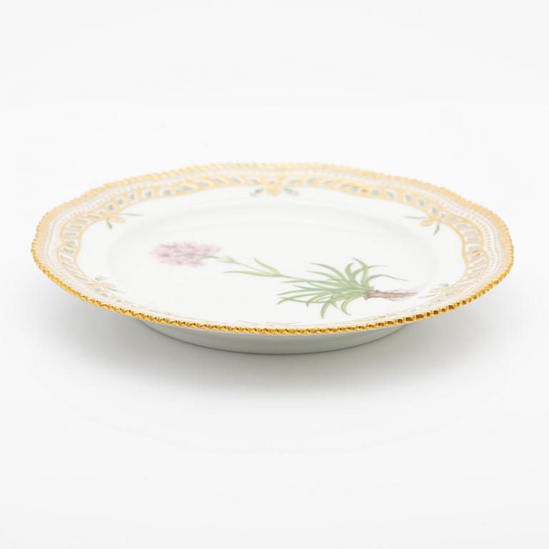 Royal Copenhagen, Tallrik, "Flora Danica", 1969-1974.