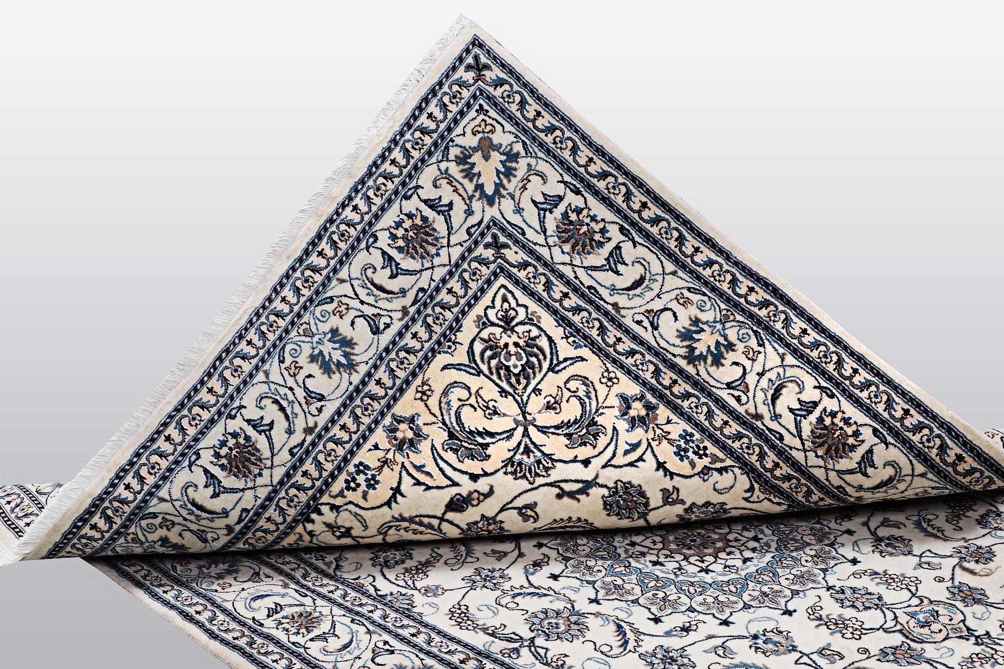 Matta, Nain 9 Laa, part silk, ca 310 x 203 cm.