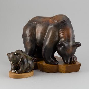 GUNNAR NYLUND, two stoneware sculptures of a bear and a baby bear, Rörstrand, Sweden.