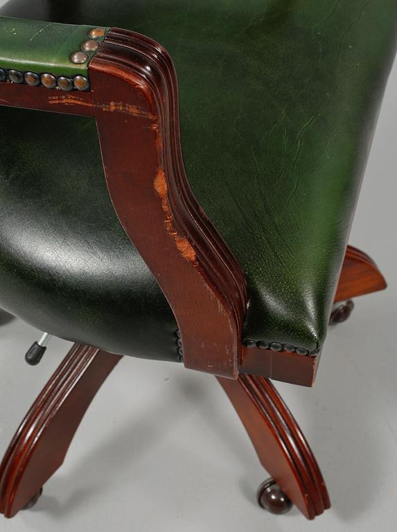 SKRIVBORDSSTOL, engelsk stil, 1900-talets andra hälft.