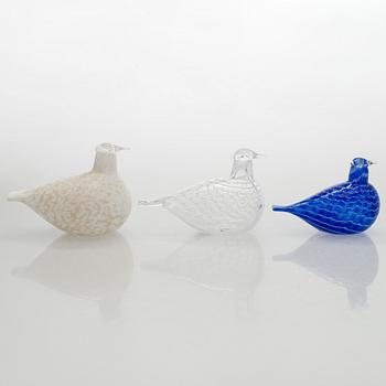 Oiva Toikka, A set of three glass birds, signed O. Toikka Iittala, Finland.