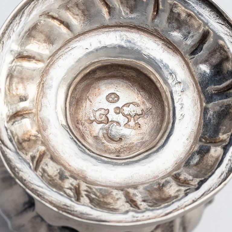 Arvid Castman, salt- och pepparströare, ett par, silver, Eksjö 1761. Rokoko.