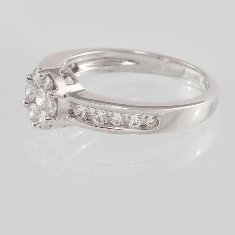 RING, 18k vitguld med briljantslipade diamanter 0.75 ct, Iduna, Varberg. Vikt 4,8 g.