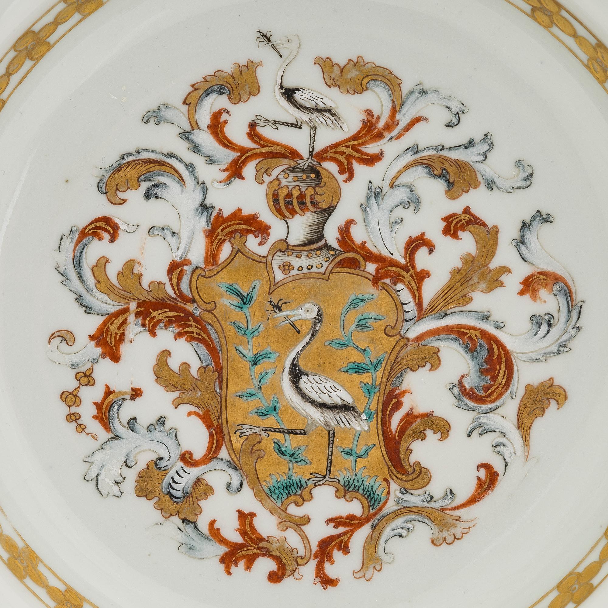 Fat, vapenporslin, Kina. Qing dynastin, Qianlong (1736-95).