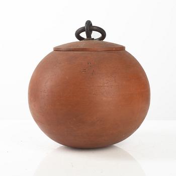 Anja Notini, an urn with cover, own workshop, Saltsjö-Boo.