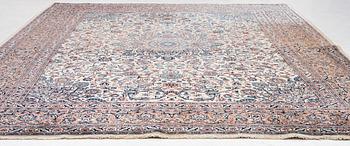 A Tabriz carpet, a. 373 x 286 cm.
