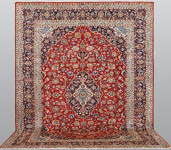 A Keshan carpet, approx. 395 x 300 cm.