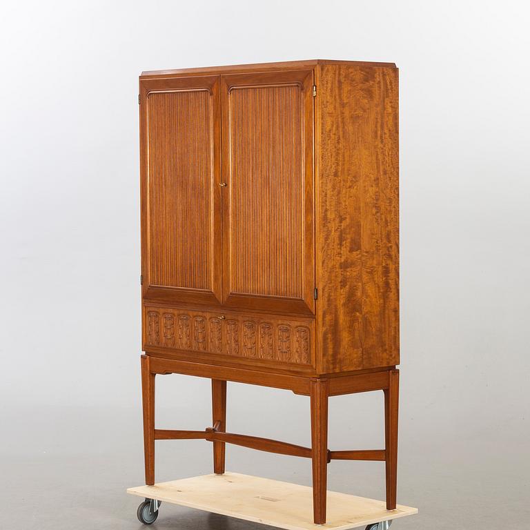 CABINET, Hjalmar Wikström Möbelsnickare, Stockholm, 1920-/1930-tal. Attributed to Carl Malmsten.