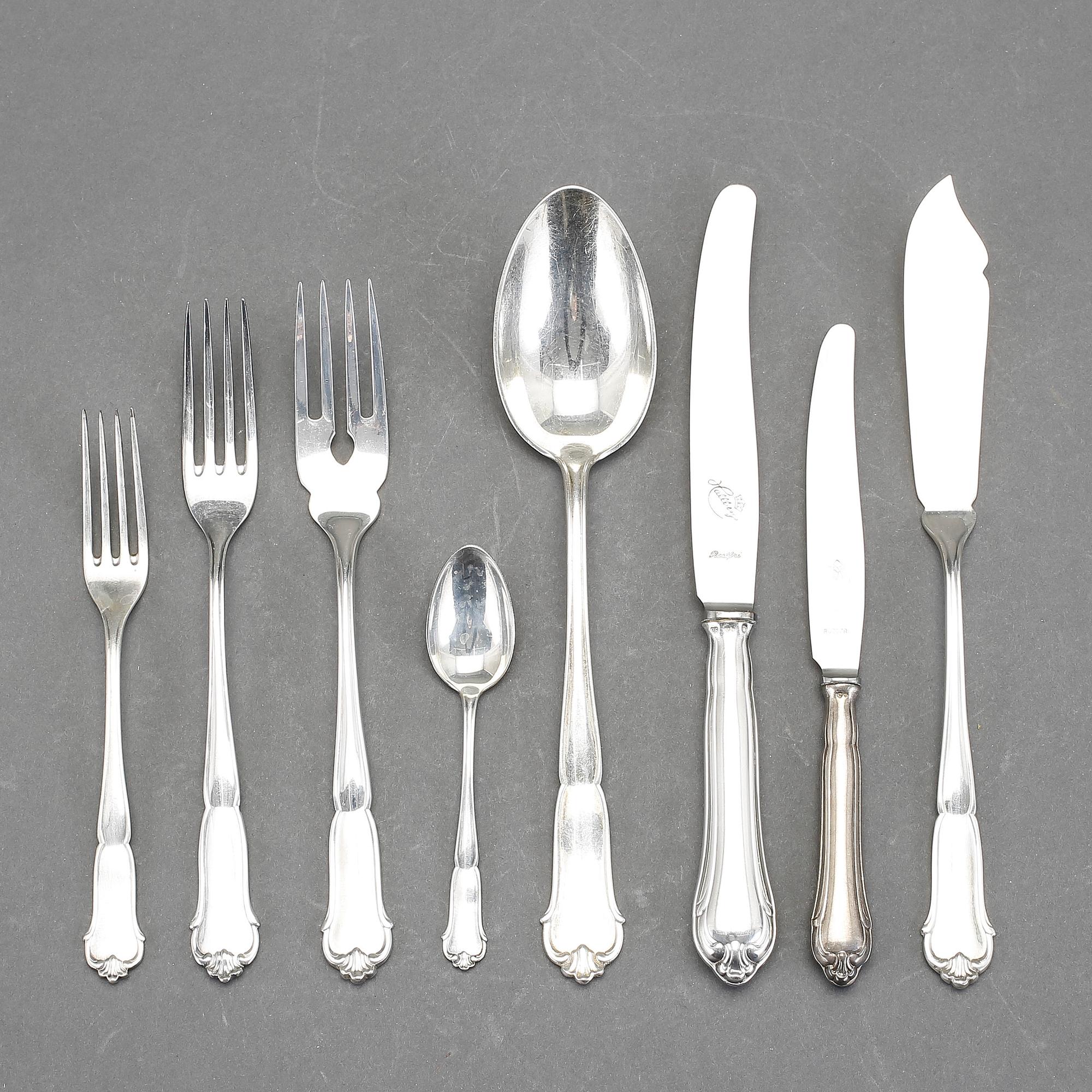 BESTICKSERVIS, "Drottning Viktoria". Silver, 43 delar. Bl a CG Hallberg, Stockholm 1939-1941. Vikt ca 1773 gram.