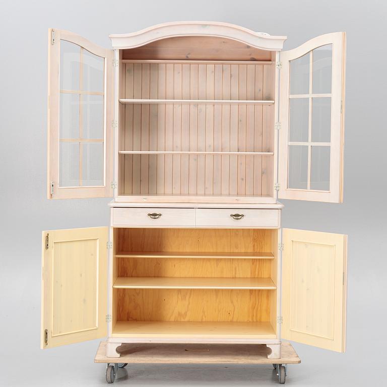 Vitrinskåp, sent 1900-tal/2000-tal.